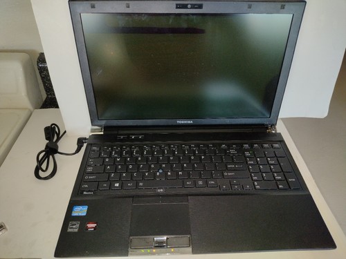 Toshiba Tecra R950 15.6" i5 3340M 4GB 320GB AMD® Radeon Windows 8 Pro Parts only - Picture 1 of 6