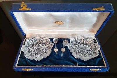 Paire de salerons en verre sous coffret - Photo 1/4