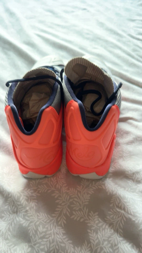 Jordan Melo M12 Estilo # 827176-008 Talla 8.5 Foto 2 de 4