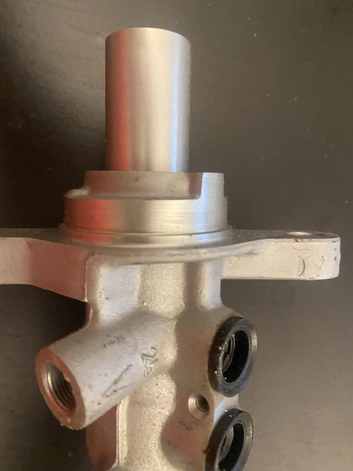 Cilindro maestro de freno reemplaza BMW OEM # 34336851095  Foto 4 de 4