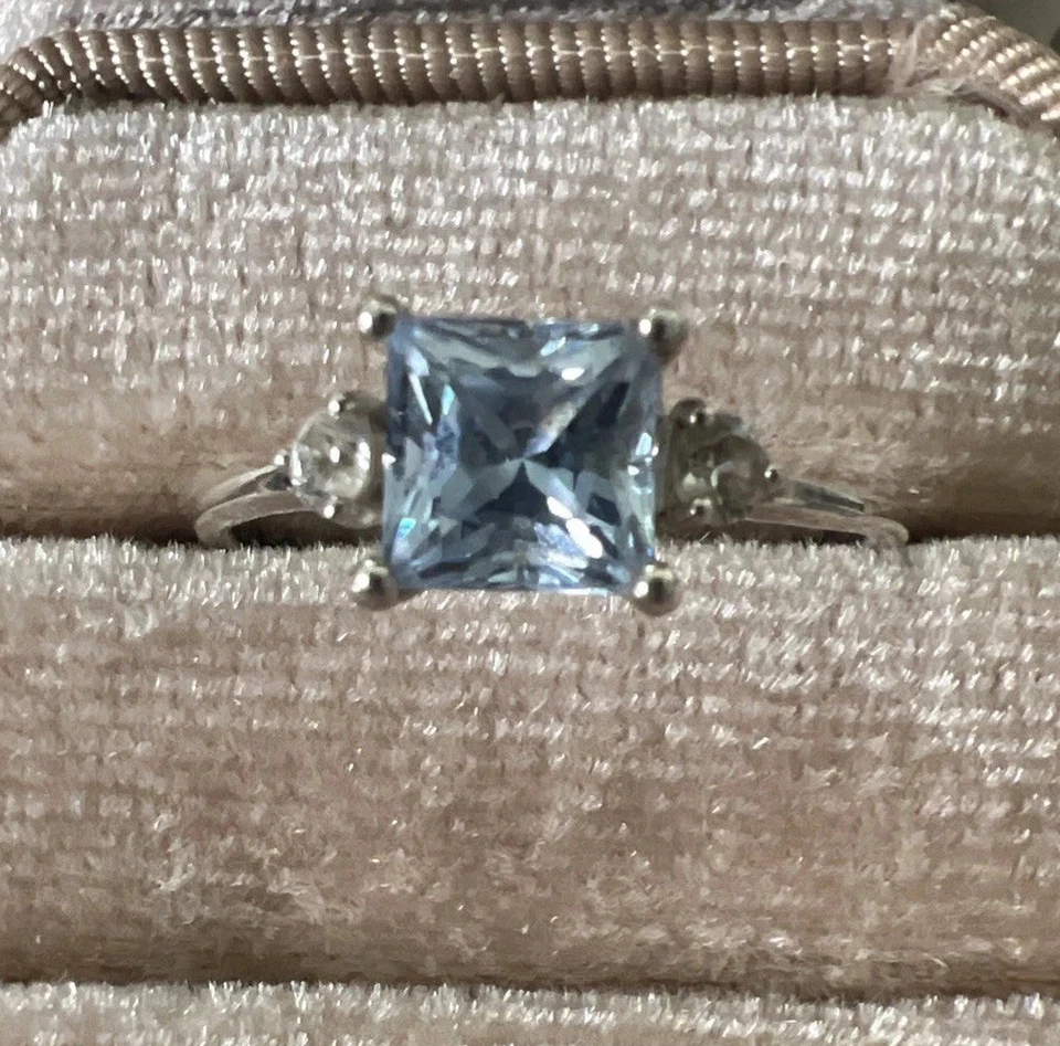 Anillo de plata de ley con topacio azul claro con piedras circonita cúbica talla 8 Foto 2 de 4