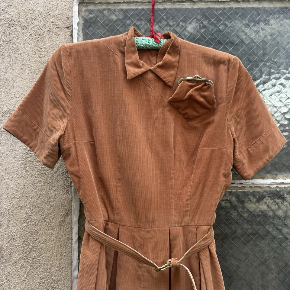 Vestido Monedero Pana Vintage Años 40 Años 50 Raro Novedad Con Cinturón Midi Foto 2 de 4