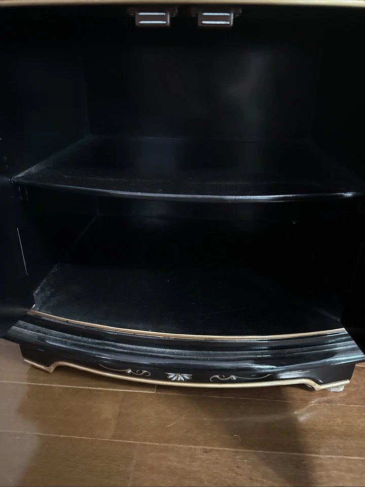 Gold Lacquer End Table - Birds and Flowers 16x20x24 EUC Local Pick Up - Image 3 of 4