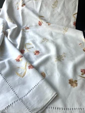 ANTIQUE LINEN TABLECLOTH SOCIETY SILK EMBROIDRY FLORAL CARNATIONS 86" X 91"