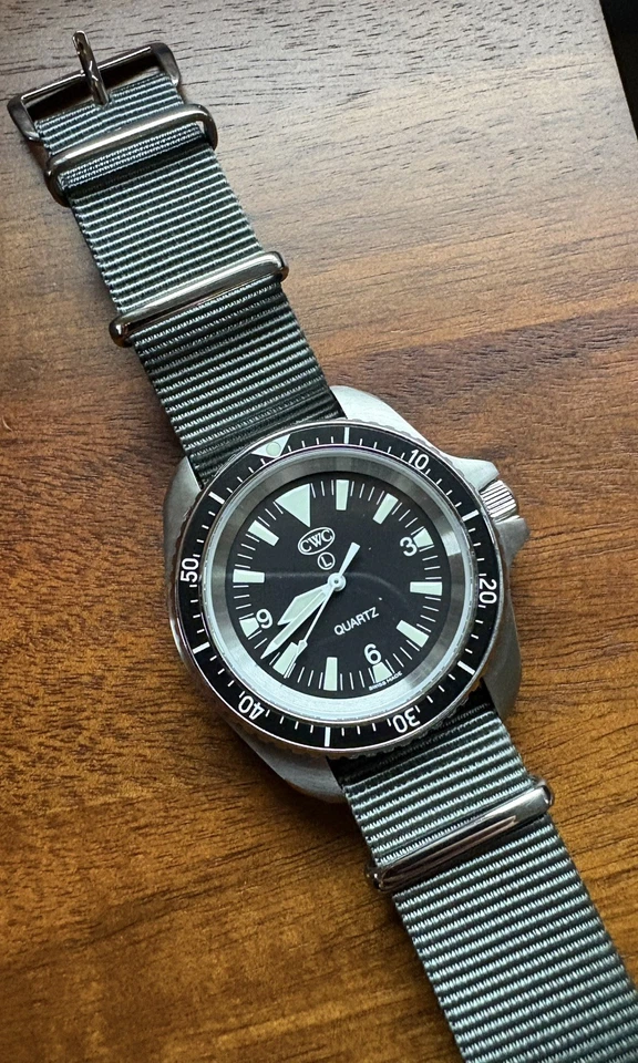 Orologio CWC Divers Quarzo Svizzero 41mm RNS300-MT QS120 Mk2 Swiss Made 300m - come nuovo - Immagine 3 di 4