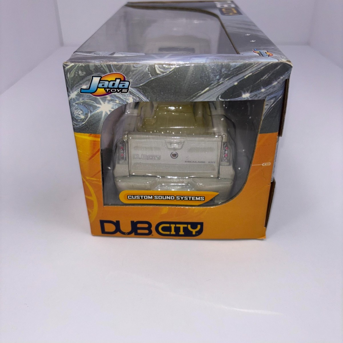 VTG Jada Dub City 2002 Cadillac Escalade EXT 1:24 Diecast White
