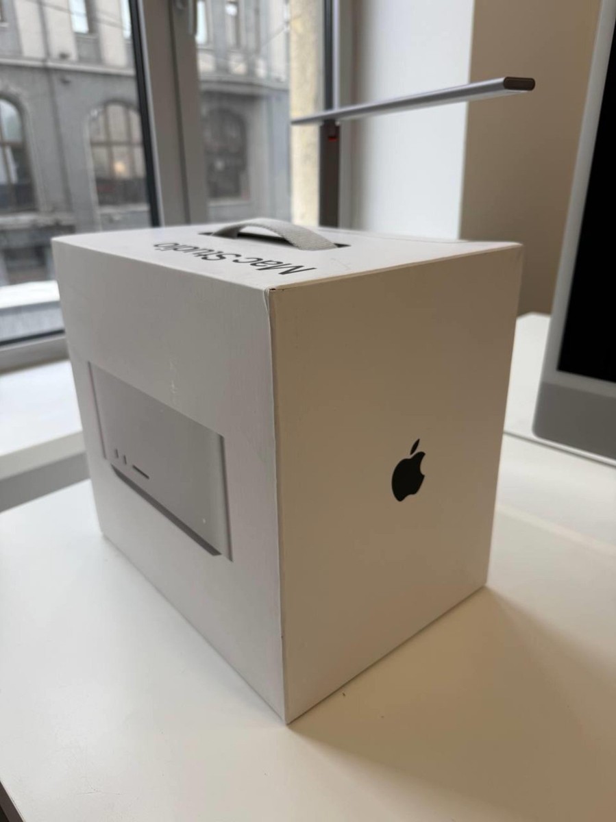 Apple Mac Studio (1TB SSD, M2 Ultra, 64GB) Silver - MQH63LL