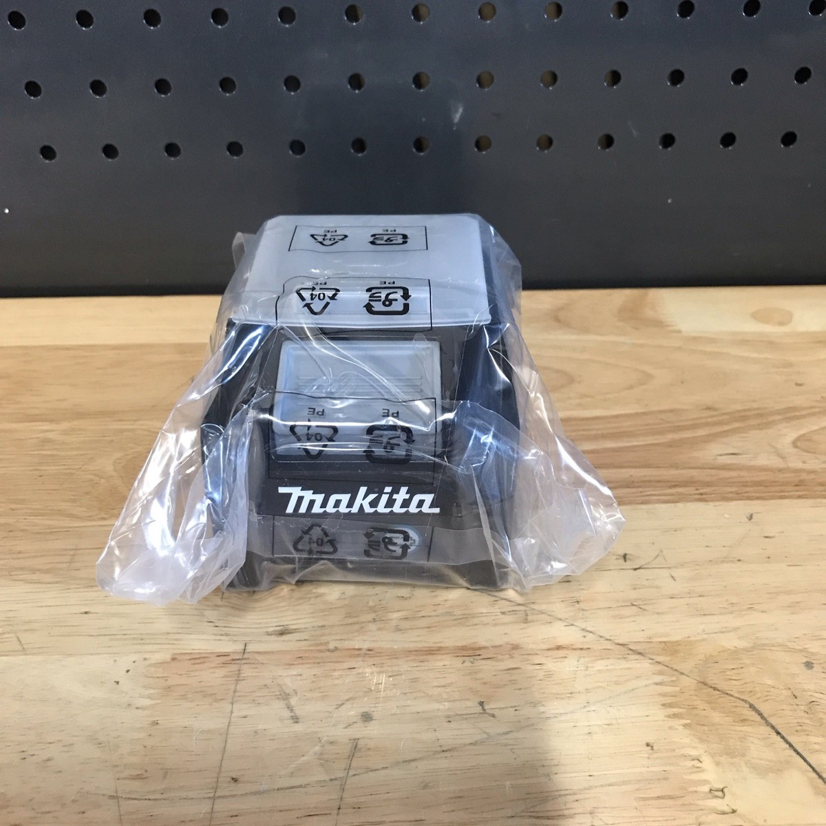 MAKITA XGT 40V 4.0AH Battery BL4040 | eBay