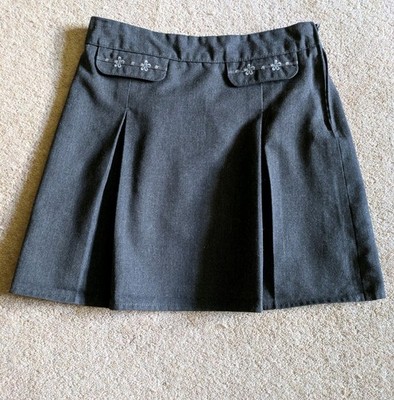 Mädchen M & S Schuluniform Faltenrock Alter 6-7 Jahre Körpergröße 128 cm. 