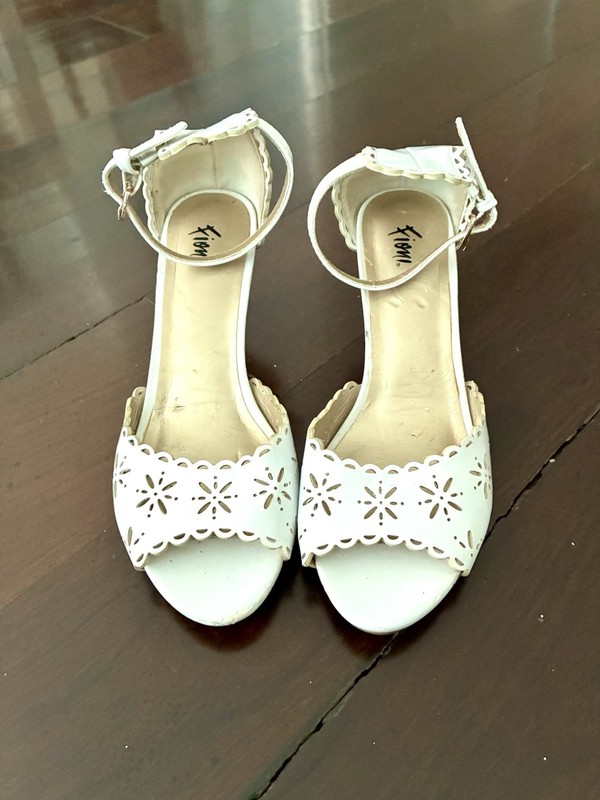 Fioni White Patent Ankle Strap Sandals Perforated Kitten Heels Size 6.5
