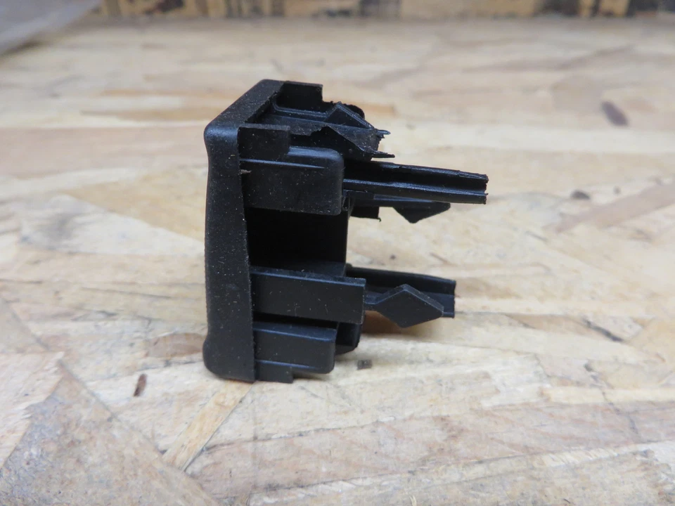 奥迪 100 1993 1994 年 DASH BLANK 插入原始设备制造商 # 8939415 黑色 — 第 4/4 张图片