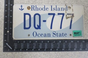 2004 04 RHODE ISLAND RI LICENSE PLATE TAG # DQ-777 TRIPLE 7'S WAVE GRAPHIC
