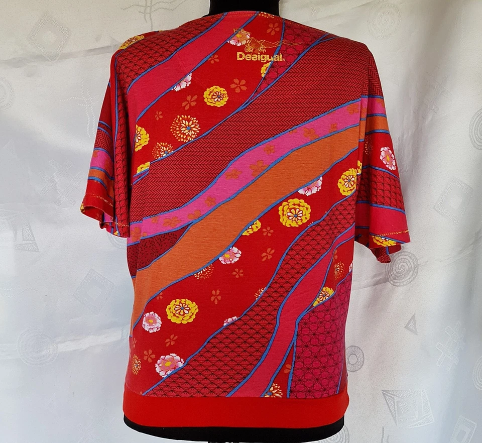 AUTHENTIC DESIGUAL JAPAN DOLL LOGO RED COTTON BLEND GIRLS TOP:US14/EU146 - Image 3 of 4