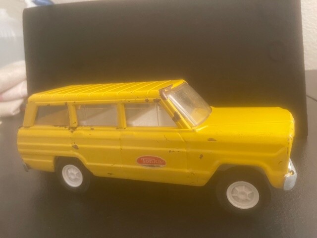 Vintage Tonka Yellow Jeep Wagoneer Pressed Steel Truck w/ Tailgate