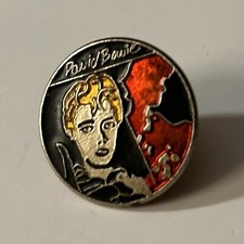 VINTAGE 80&rsquo;s DAVID BOWIE ENAMEL LAPEL PIN PINBACK MESH BACK GLAM SCARY MONSTERS