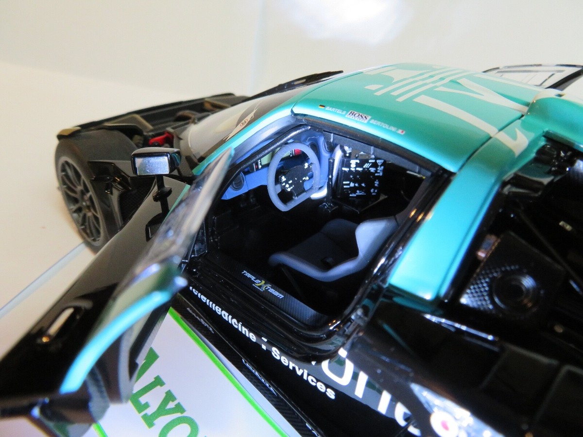 AUTOart SIGNATURE 1/18 Maserati MC12 2010 GT1 FIA Champion #1