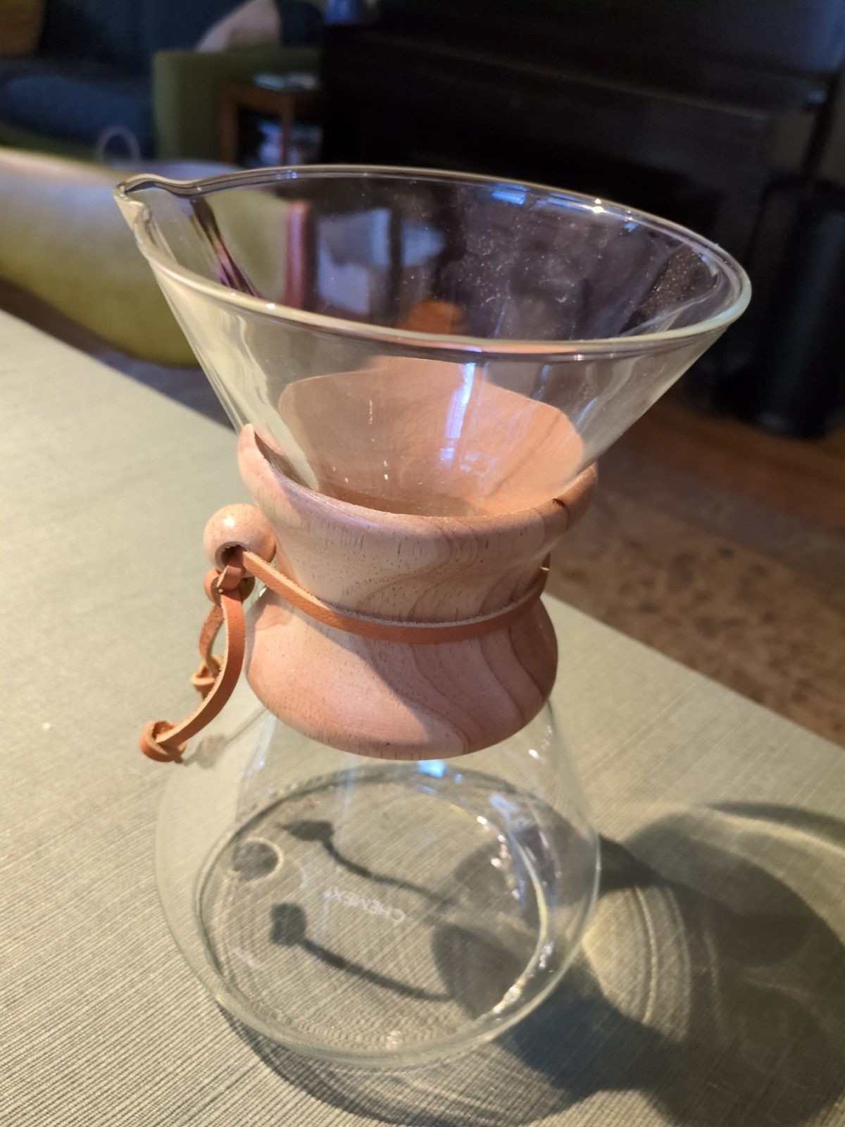 Chemex Glass Pour Over Drip Coffee Maker Carafe Wood Collar Leather Tie 4-cup 9"