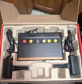 Atari Flashback 3 Classic Game Console 60 Built-in Games 2011 Original Box