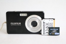 Fujifilm FinePix J15 シルバー 8.2メガピクセル Fujifilm FinePix J Series J15 8.2MP Digital Camera - Silver for
