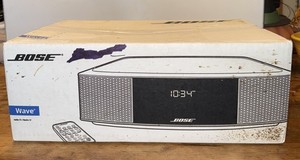Bose Wave Radio IV Con Lettore CD E Bluetooth, Colore Argento, Eccellente (usato)