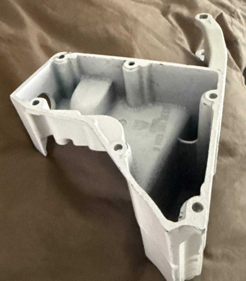 Chasis de tanque 1113 351 0500 NOS OEM STIHL 030 y 031 Foto 2 de 4