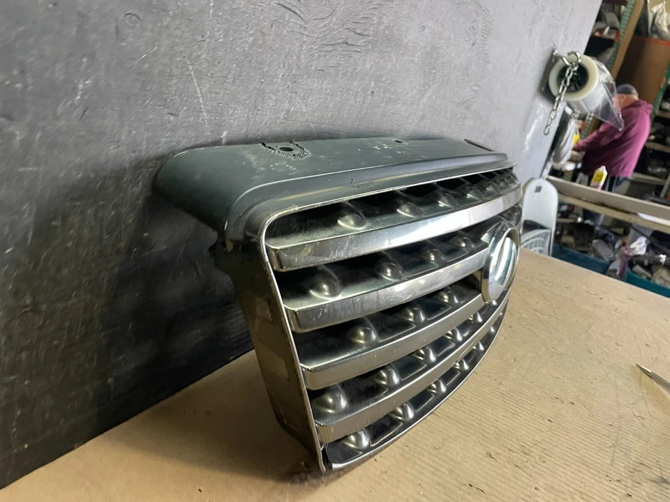 2003 2004 2005 Infiniti FX35 Grill Grille W/ Emblem Oem J7144 DG - Image 3 of 4