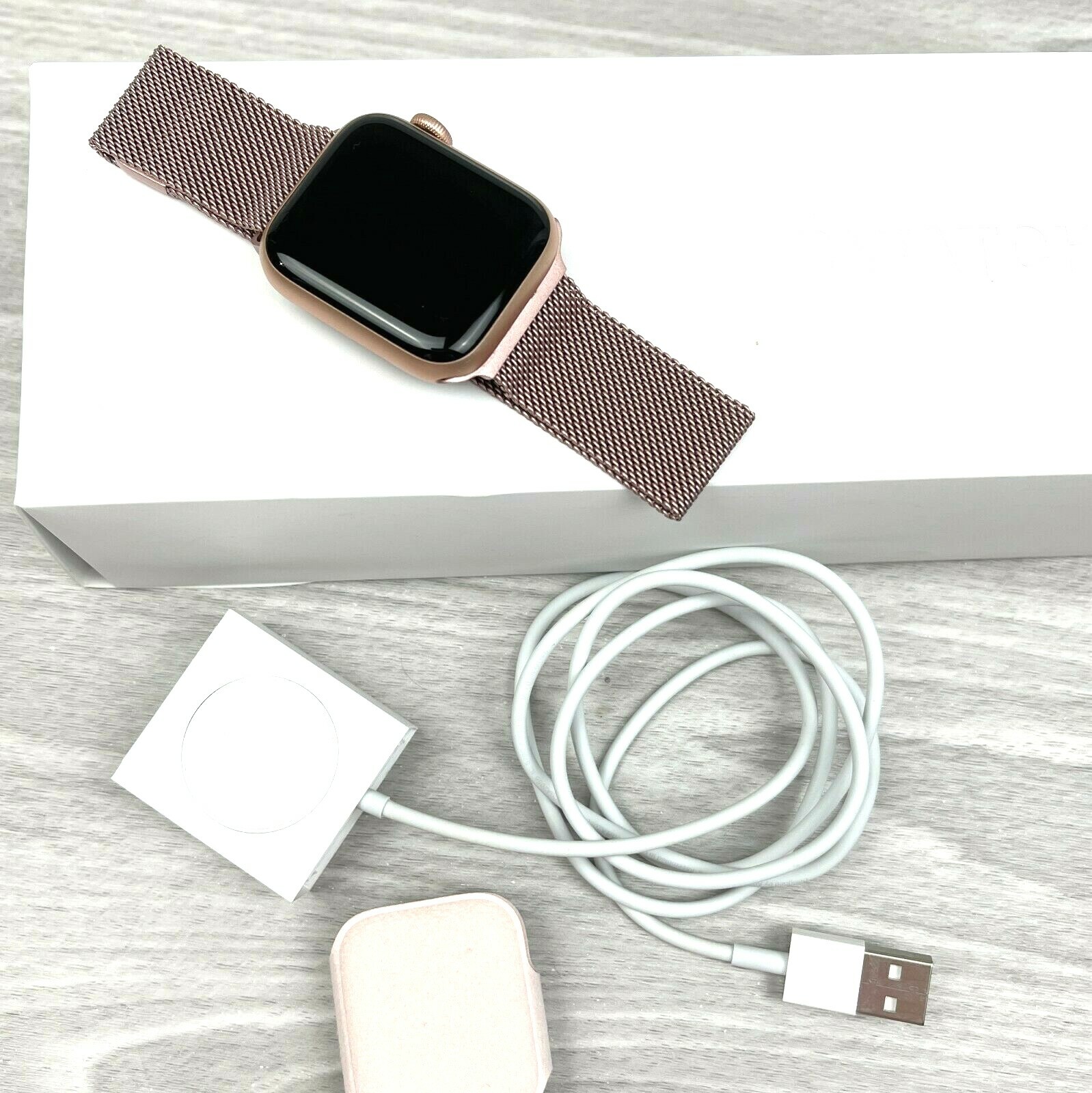 Apple Watch Series 4 40 mm Gold Aluminum Case with Pink Sand Sport Loop  (GPS + Cellular) - (MTUK2LL/A) for sale online | eBay