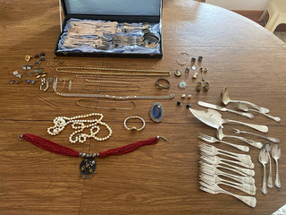 Nachlass Konvolut Besteck Schmuck Manschettenknöpfe Uhren Ketten Broschen