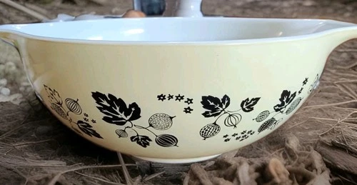 Vtg Pyrex Black On Yellow Gooseberry Cinderella #444 Mixing Bowl 4 qt USA