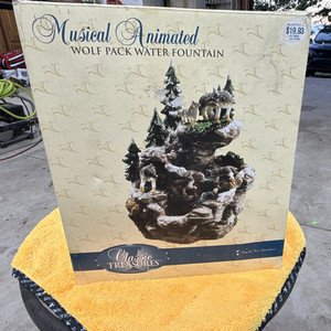 Classic Treasures Animated Musical Wolf Pack Tabletop Indoor Resin Fountain