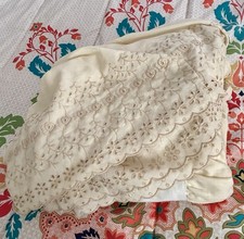 Vintage Embroidered Scalloped Edges Eyelet Dust Ruffle Bed Skirt King 13  Drop