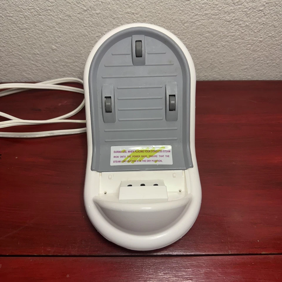 Plancha de vapor inalámbrica Oreck Cord Free TX 850 para el hogar 1200 W base antiadherente de colección Foto 2 de 4