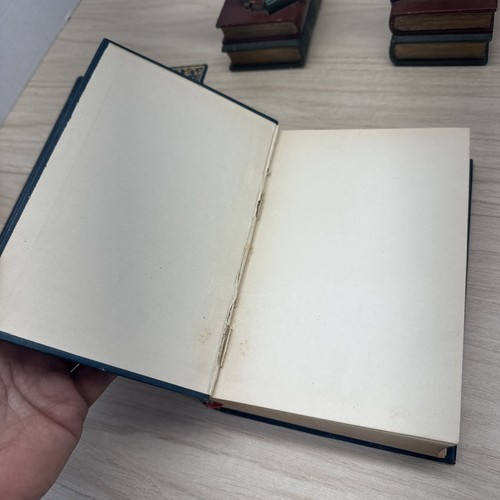 Lorna Doone R.D. Blackmore ~ 2 Vol Set ~ Ornate Victorian Binding ~ Illustrated - Picture 13 of 23