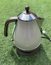 De'Longhi Vintage Icona KBOV3001BG Kettle - Pastel Cream & mahogany Tone Finish
