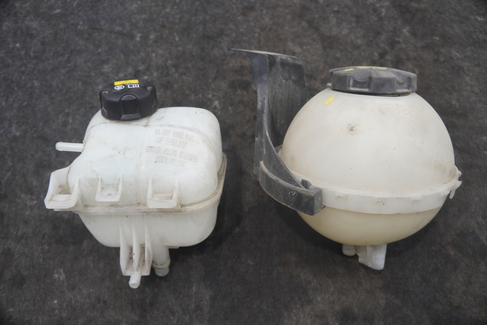 Set 2 Engine Coolant Recovery Bottle Expansion Tank Reservoir 17137640831 BMW i8