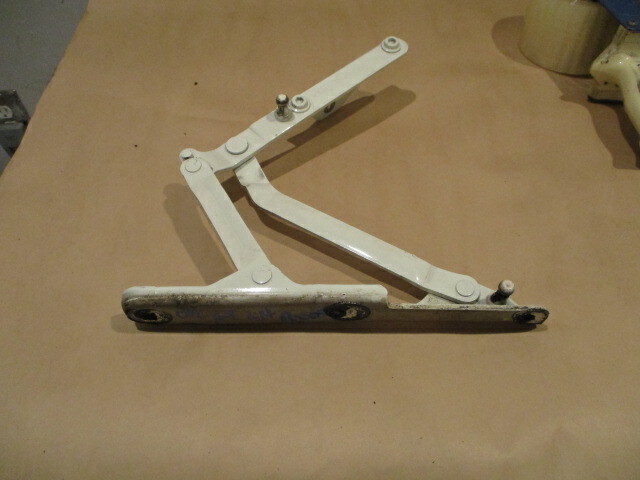 Maserati 4200,GranTurismo - LH Rear Trunk Lid/ Bonnet Hinge - P/N 384700105