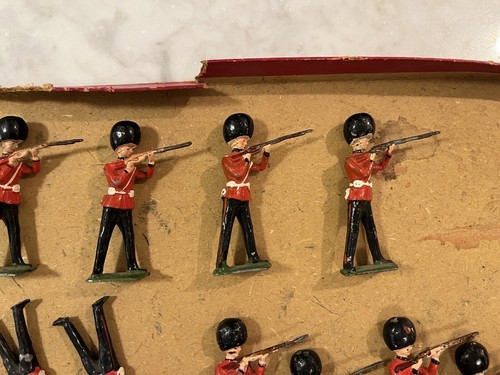 Vintage Britains Set No. 1327 Grenadier Guards - Picture 5 of 8