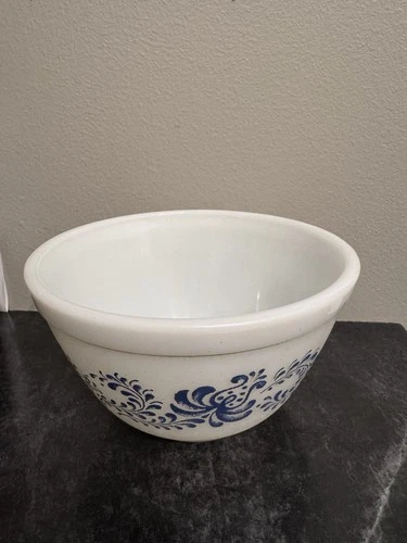 Vintage Pyrex 401 1.5 Pt Blue Floral Mixing Bowl Corning Milk Glass USA