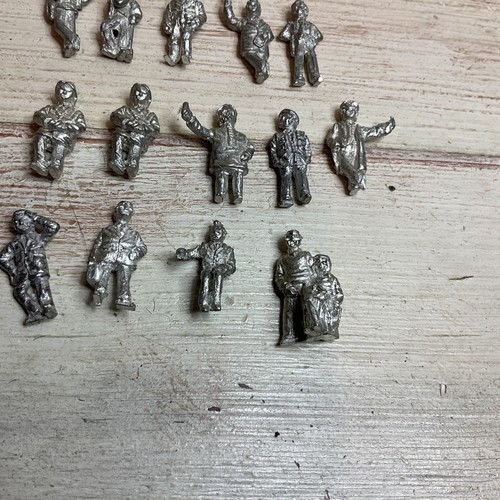 WHITE METAL OO/HO Gauge Model Railway Workers 14 X Figures. NICE DETAIL! JOB LOT - Foto 8 di 8