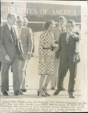 1975 President Mrs Ford Son Jack Nelson Rockefeller Trip Wirephoto 7x9