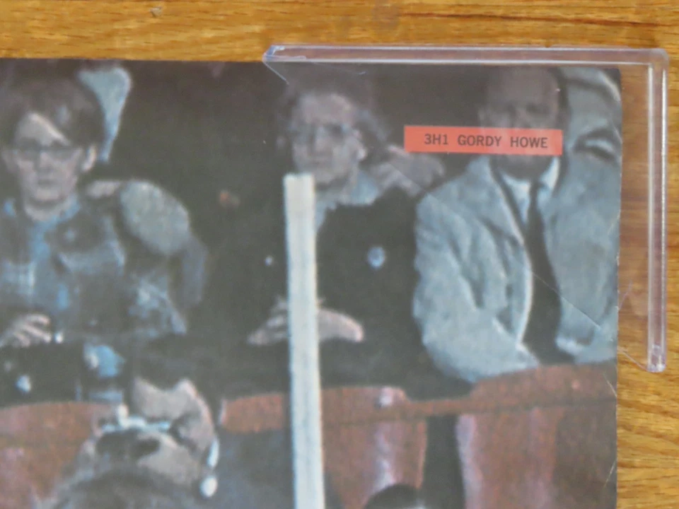 Rare Original 1970 GORDIE HOWE No. 9 DETROIT REDWINGS SPORTS ILLUSTRATED Poster - Image 3 of 4