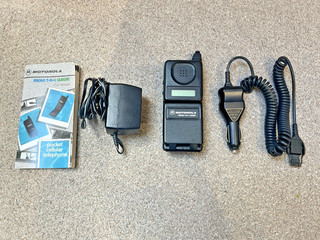 Motorola Micro TAC Classic Mobile Cellular Phone Flip Vintage Manual Chargers