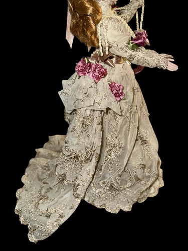OOAK Barbie mit handgefertigtem viktorianischem Outfit Kleid Tasche Hut & Ständer ATEMBERAUBEND Spitze - Bild 8 von 21