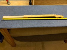 Fender Style Cigar Box Gitarrenhals - Bund, mit Bundmarkern und Tunern