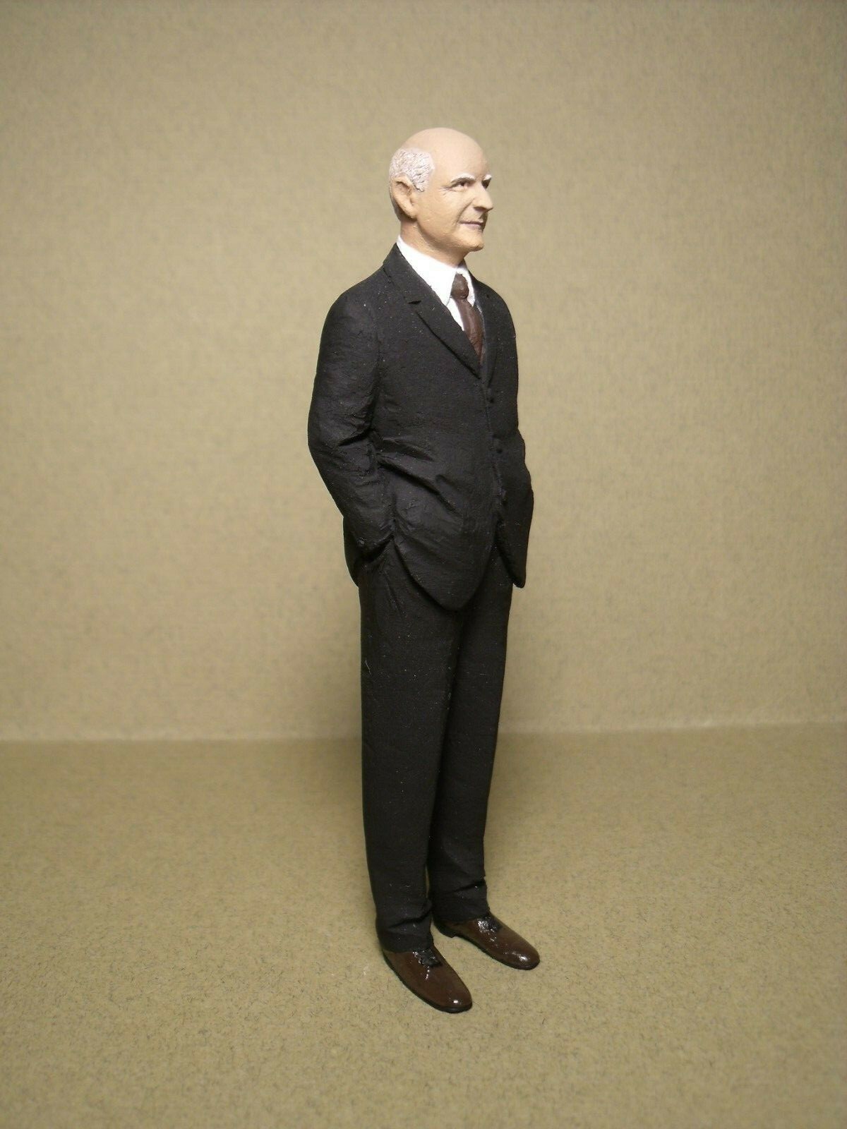 Figurine 1/18 Gustaf Larson à peindre miniature compatible avec diorama Minichamps - 2