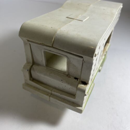 Vintage 1974 TONKA Winnebago RV Camper! Pressed Steel & Plastic MINNIE WINNIE! - Picture 3 of 6