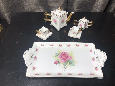 the queen's treasures tea set