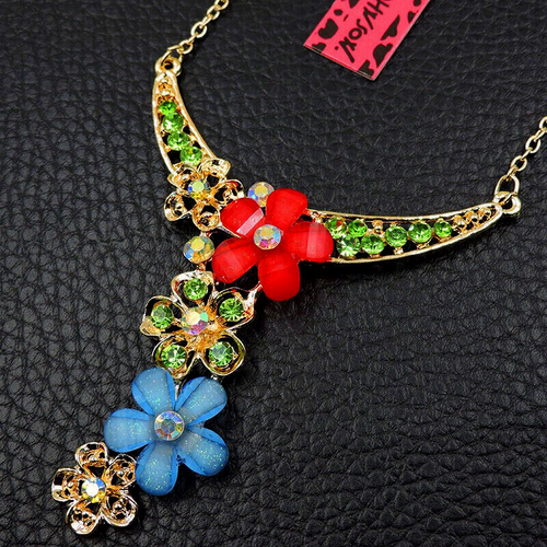 Betsey Johnson Crystal Lucky Daisy Garden Gold Pendant Necklace Free Gift Bag - Picture 3 of 3