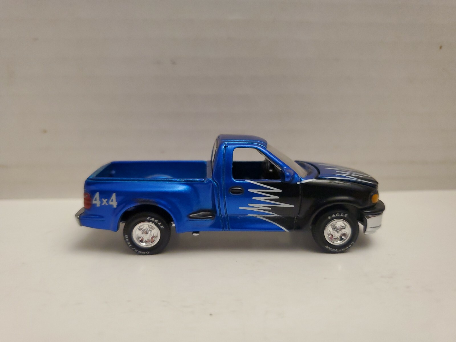 RACING CHAMPIONS  1997 FORD F-150, MET BLUE & BLACK W/ BLACK INTERIOR