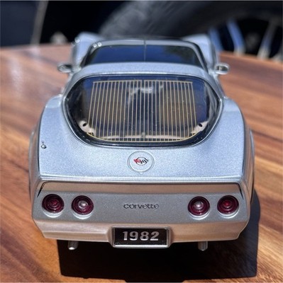 Autoart 1982 Chevrolet Corvette Silver/Black Diecast Car w/ Opening Hood